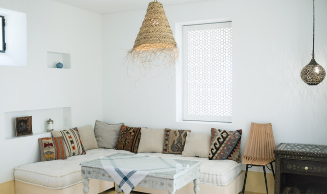 暖炉のあるリビングルーム salon&patio