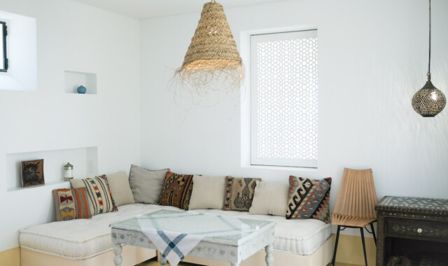 暖炉のあるリビングルーム salon&patio